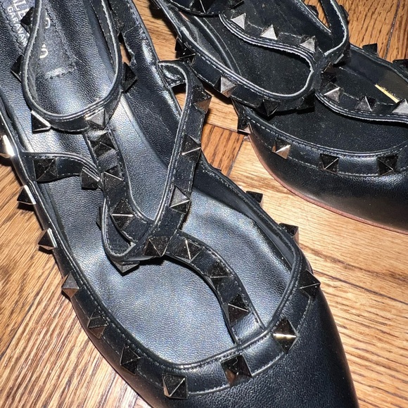 Studded women’s heel - Picture 2 of 4